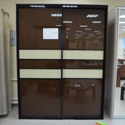 Стандартный шкаф-купе 2350*1800*600 мм, вставка в двери - декоративное стекло с разделителями. 25400 руб