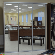 Стандартный шкаф купе 2350*2100*600 мм, вставка в двери - зеркало. 29400 руб